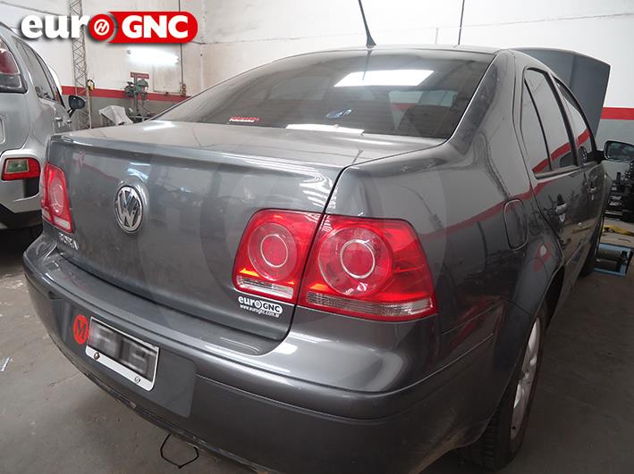 Equipo de GNC con cilindro de 90 litros.